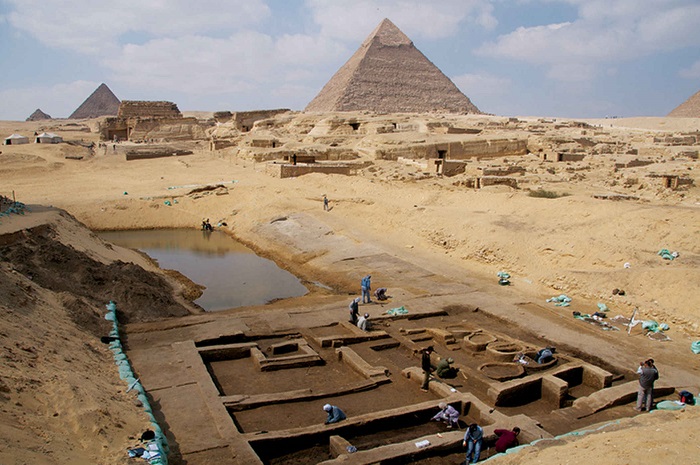 Great Pyramid of Giza is slightly lopsided - PHOTOS